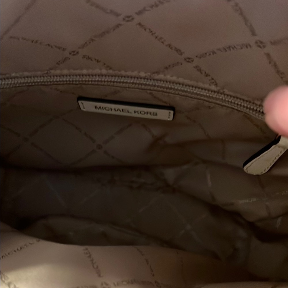 Michael Kors Cream Shoulder Bag - Picture 6 of 8